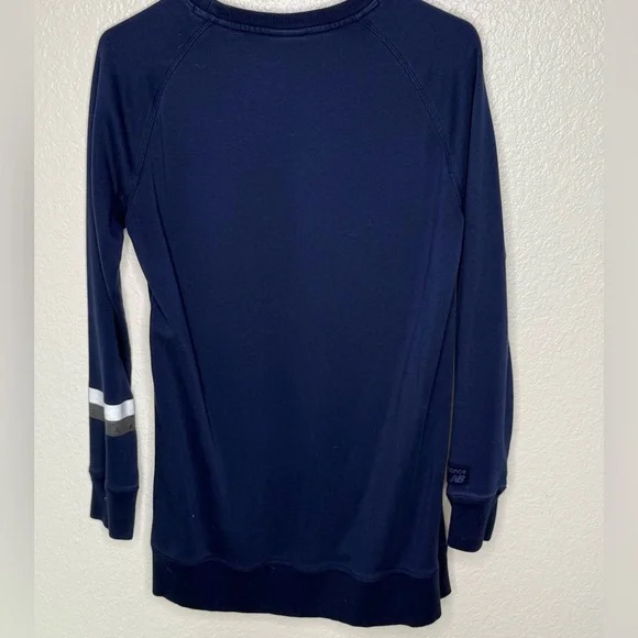 New Balance Women’s Sweatshirt Navy Blue Size Medium - Picture 5 of 5